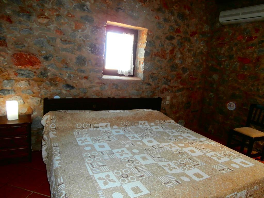 Pirgoi Edem Hotel Pyrgos Dirou Room photo